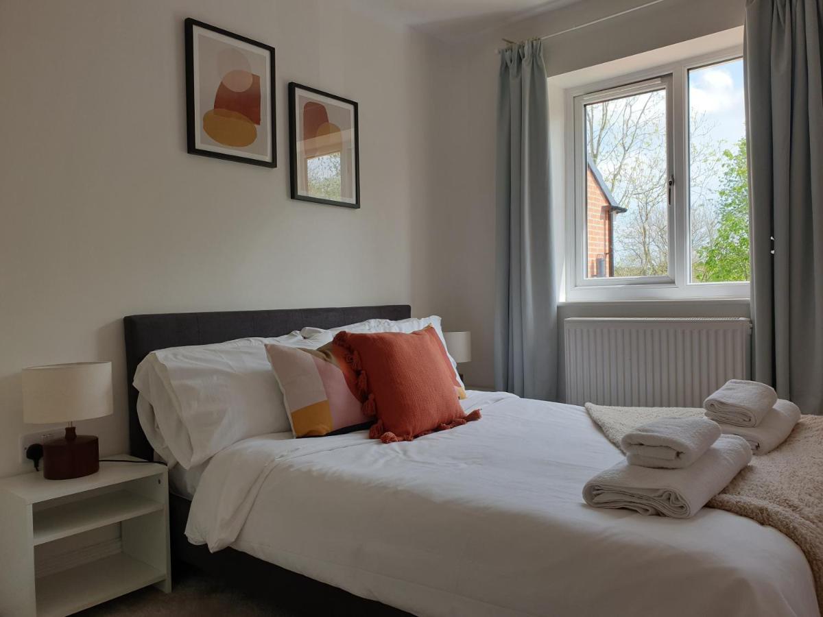 Cheerful 1 Private Room-Ensuite With Free Parking Silverdale  Buitenkant foto